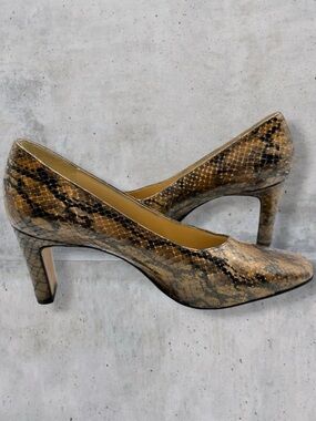 Vaneli Vintage Leather Snakeskin Almond Round Toe Block Heel Pumps Brown 6